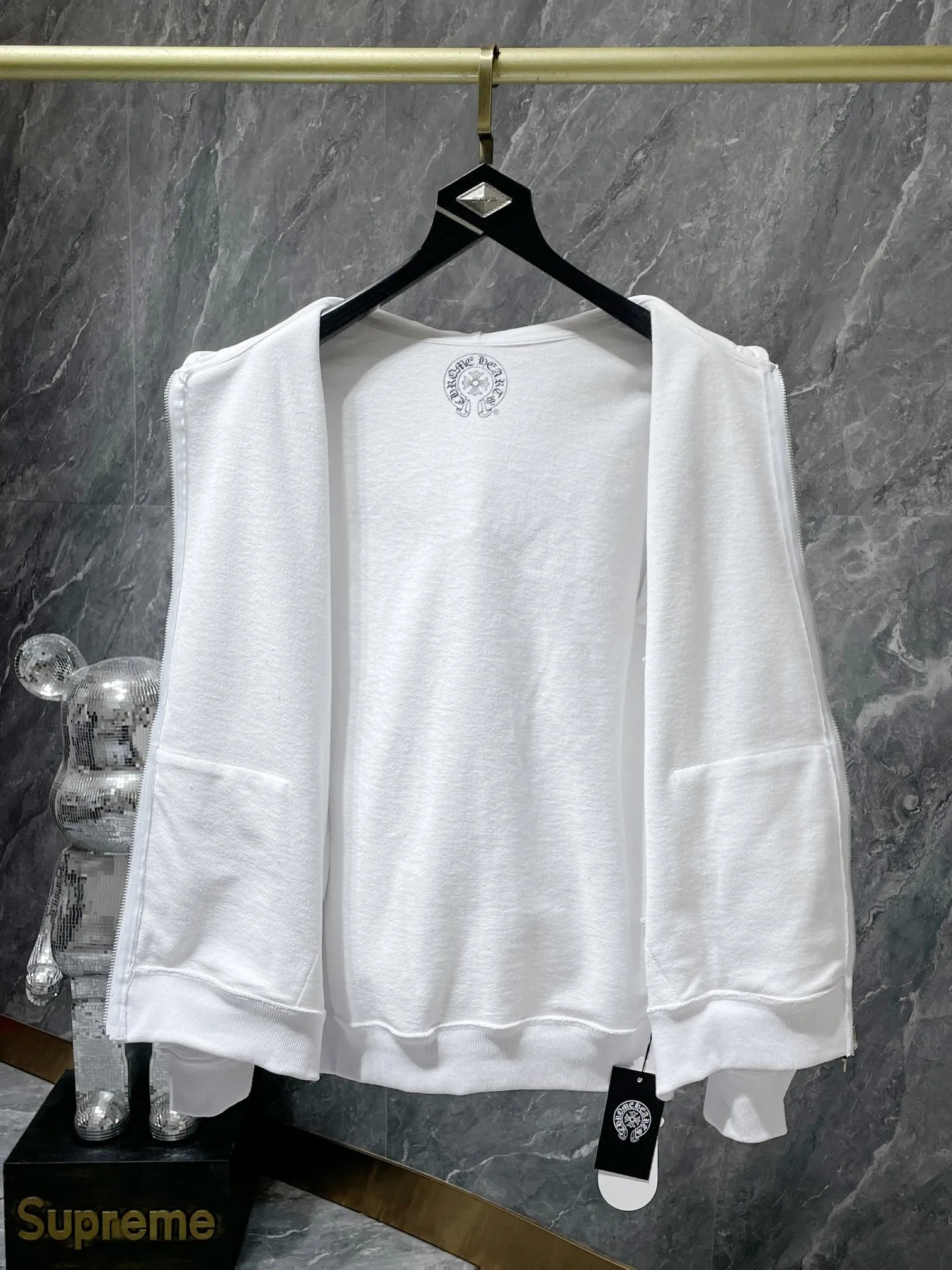 P260 Chrome Hearts Autumn and Winter 2025 Counter Synchronization ❤️ City limited edition, classic horseshoe cross Sanskrit large flower arm zipper sweatshirt Improved customized version 1:1 high-weight high-quality fabric Recommended color: white black Size: S, M, L, XL